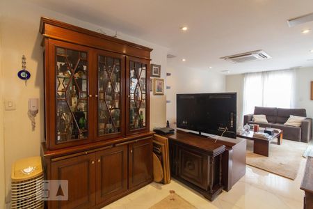 Apartamento à venda com 211m², 3 quartos e 3 vagas Apartamento à venda com 211m², 3 quartos e 3 vagasEscritório