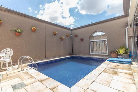 Apartamento à venda com 211m², 3 quartos e 3 vagas Apartamento à venda com 211m², 3 quartos e 3 vagasPiscina