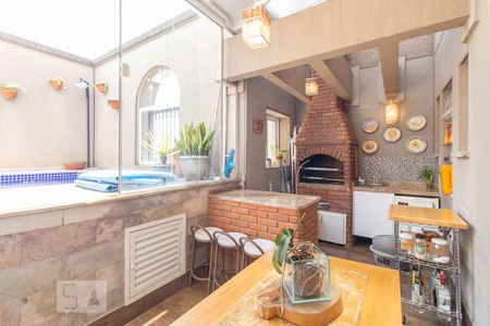 Apartamento à venda com 211m², 3 quartos e 3 vagas Apartamento à venda com 211m², 3 quartos e 3 vagasChurrasqueira