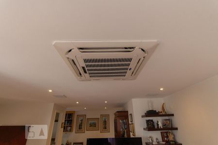 Apartamento à venda com 211m², 3 quartos e 3 vagas Apartamento à venda com 211m², 3 quartos e 3 vagasAr condicionado