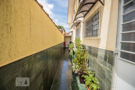 Casa à venda com 167m², 4 quartos e 4 vagasCorredor Externo