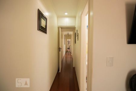 Casa à venda com 167m², 4 quartos e 4 vagasCorredor