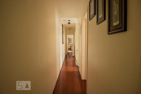 Casa à venda com 167m², 4 quartos e 4 vagasCorredor