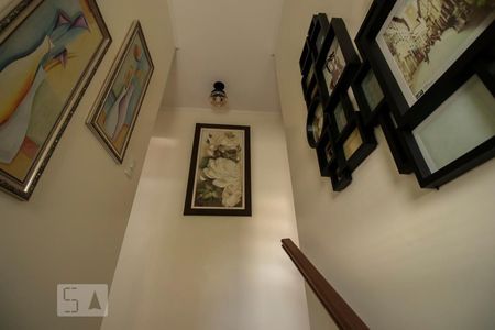 Casa à venda com 167m², 4 quartos e 4 vagasEscada