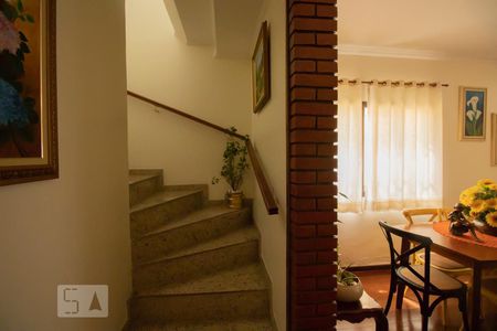 Casa à venda com 167m², 4 quartos e 4 vagasEscada