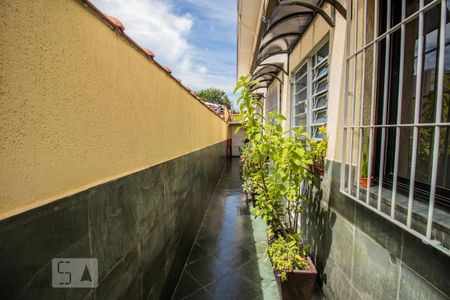 Casa à venda com 167m², 4 quartos e 4 vagasCorredor Externo