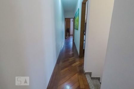 Casa à venda com 217m², 4 quartos e 4 vagasCorredor