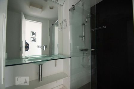 Banheiro de apartamento para alugar com 2 quartos, 75m² em Campo Belo, São Paulo