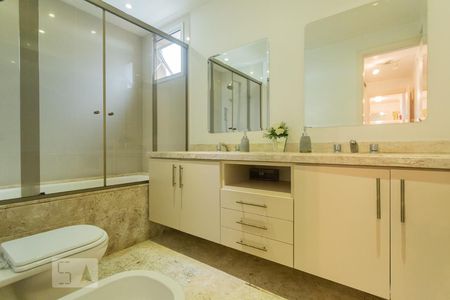 Apartamento à venda com 158m², 4 quartos e 3 vagasBanheiro da Suíte 3