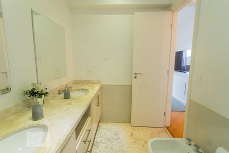 Apartamento à venda com 158m², 4 quartos e 3 vagasBanheiro da Suíte 3