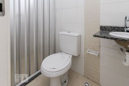 Casa de condomínio para alugar com 65m², 2 quartos e 1 vaga Casa de condomínio para alugar com 65m², 2 quartos e 1 vagaBanheiro da suite