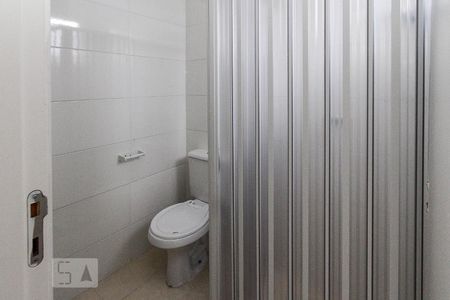 Casa de condomínio para alugar com 65m², 2 quartos e 1 vaga Casa de condomínio para alugar com 65m², 2 quartos e 1 vagaBanheiro da Suite 02