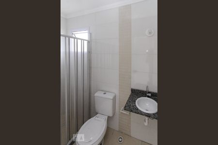 Casa de condomínio para alugar com 65m², 2 quartos e 1 vaga Casa de condomínio para alugar com 65m², 2 quartos e 1 vagaBanheiro da suite