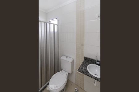 Casa de condomínio para alugar com 65m², 2 quartos e 1 vaga Casa de condomínio para alugar com 65m², 2 quartos e 1 vagaBanheiro da suite