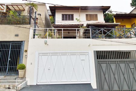 Casa para alugar com 115m², 3 quartos e 1 vaga Casa para alugar com 115m², 3 quartos e 1 vagaFachada