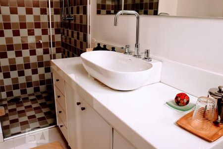 Casa à venda com 300m², 3 quartos e 4 vagasBanheiro 2