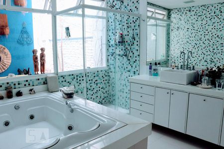 Casa à venda com 300m², 3 quartos e 4 vagasBanheiro 3