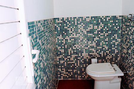 Casa à venda com 300m², 3 quartos e 4 vagasBanheiro de Serviço 2