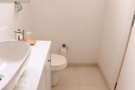 Casa à venda com 300m², 3 quartos e 4 vagasBanheiro 2