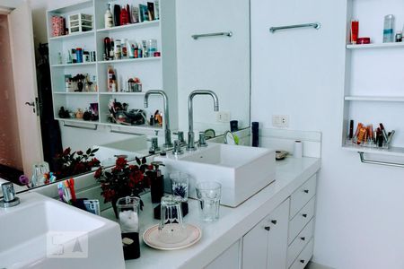 Casa à venda com 300m², 3 quartos e 4 vagasBanheiro 3