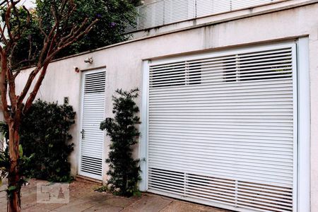 Casa à venda com 300m², 3 quartos e 4 vagasFachada