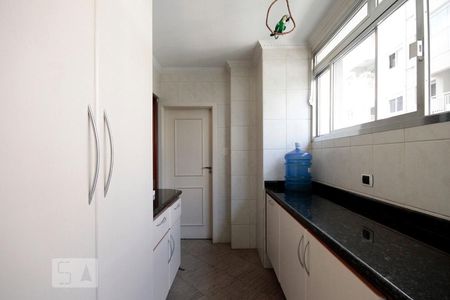 Apartamento para alugar com 200m², 3 quartos e 1 vagaÁrea de Serviço