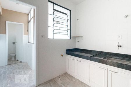 Cozinha de apartamento para alugar com 3 quartos, 90m² em Carlos Prates, Belo Horizonte