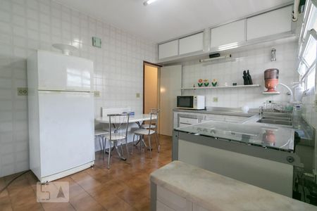 Casa à venda com 456m², 4 quartos e 14 vagasCozinha
