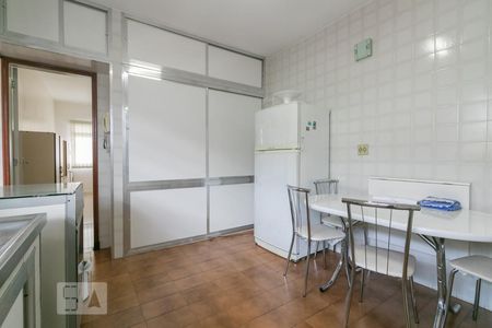 Casa à venda com 456m², 4 quartos e 14 vagasCozinha