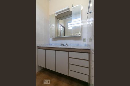 Casa à venda com 456m², 4 quartos e 14 vagasBanheiro da Suíte