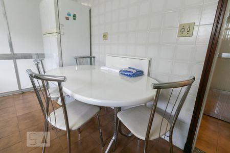 Casa à venda com 456m², 4 quartos e 14 vagasCozinha