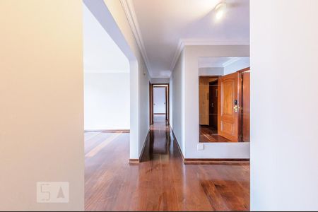 Apartamento à venda com 199m², 4 quartos e 2 vagasCorredor