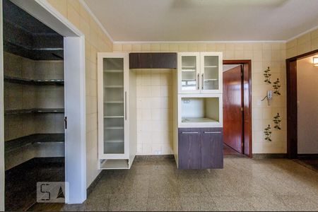 Apartamento à venda com 199m², 4 quartos e 2 vagasCozinha