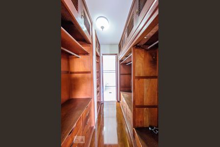 Apartamento à venda com 199m², 4 quartos e 2 vagasCloset - Suite Master