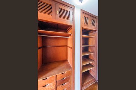 Apartamento à venda com 199m², 4 quartos e 2 vagasCloset - Suite Master