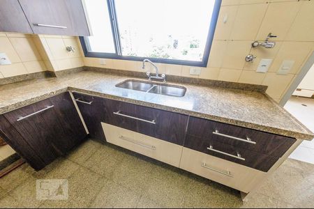 Apartamento à venda com 199m², 4 quartos e 2 vagasCozinha