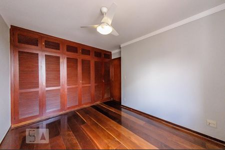 Apartamento à venda com 199m², 4 quartos e 2 vagasQuarto 2