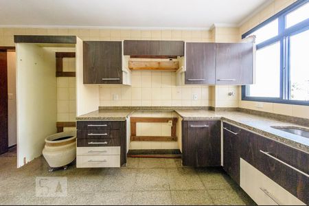 Apartamento à venda com 199m², 4 quartos e 2 vagasCozinha