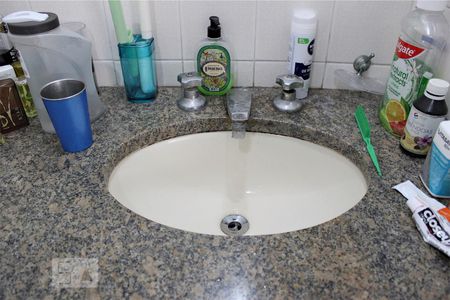 Apartamento à venda com 100m², 2 quartos e 2 vagasBanheiro da Suíte