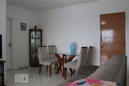 Apartamento à venda com 100m², 2 quartos e 2 vagasSala