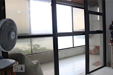 Apartamento à venda com 100m², 2 quartos e 2 vagasVaranda