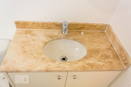 Apartamento para alugar com 55m², 2 quartos e 1 vagaBanheiro da Suíte - Pia