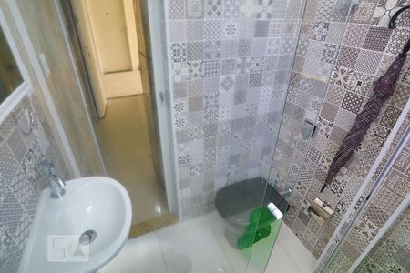 Banheiro de kitnet/studio para alugar com 1 quarto, 30m² em Embaré, Santos