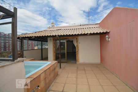 Apartamento à venda com 160m², 2 quartos e 2 vagasCobertura