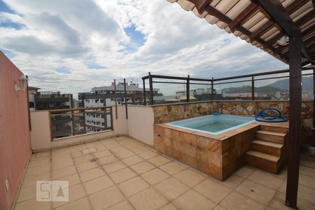 Apartamento à venda com 160m², 2 quartos e 2 vagasCobertura