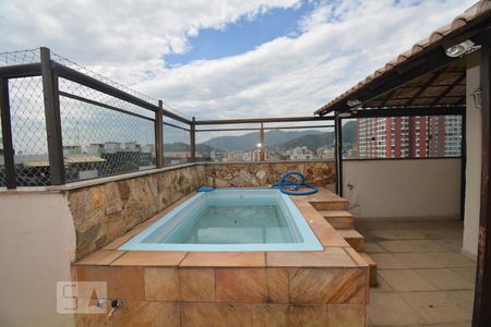 Apartamento à venda com 160m², 2 quartos e 2 vagasCobertura