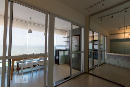Varanda - Sala e Cozinha de kitnet/studio para alugar com 1 quarto, 33m² em Brooklin, São Paulo