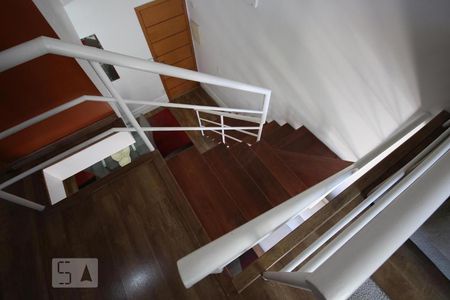 Apartamento à venda com 88m², 2 quartos e 2 vagasEscada