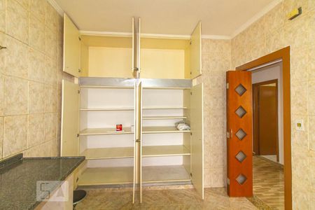 Casa à venda com 200m², 2 quartos e 4 vagas Casa à venda com 200m², 2 quartos e 4 vagasCozinha