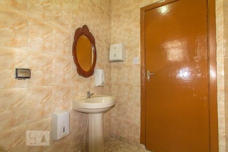 Casa à venda com 200m², 2 quartos e 4 vagas Casa à venda com 200m², 2 quartos e 4 vagasBanheiro Social